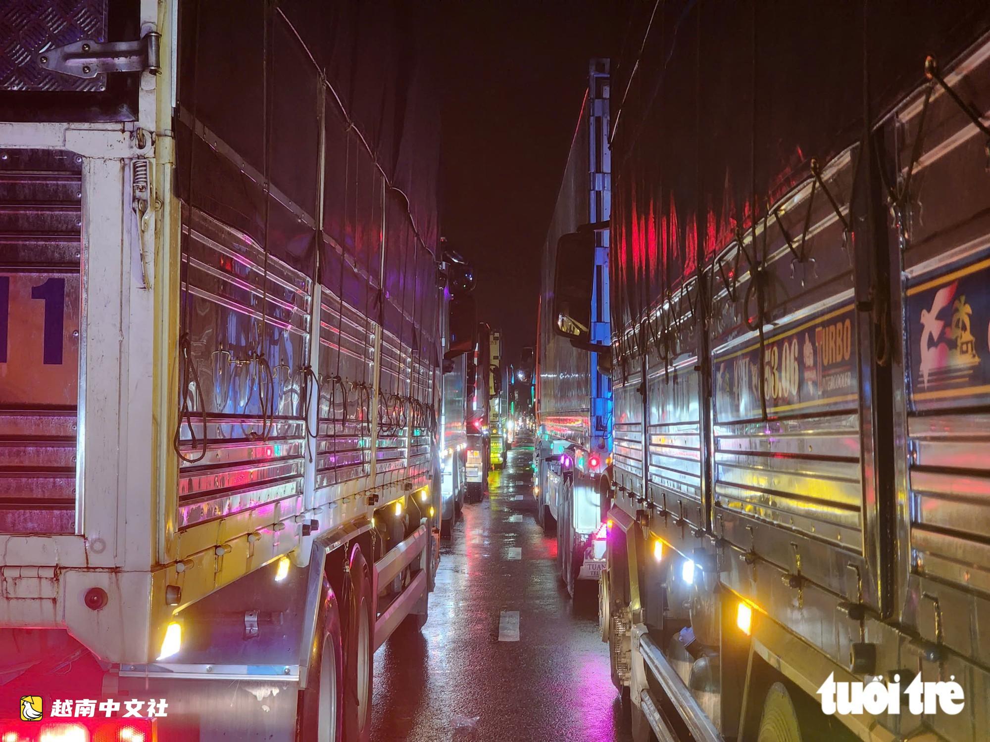 越南和蓮-翠鸞高速公路嚴重堵車,3小時僅行駛4公里