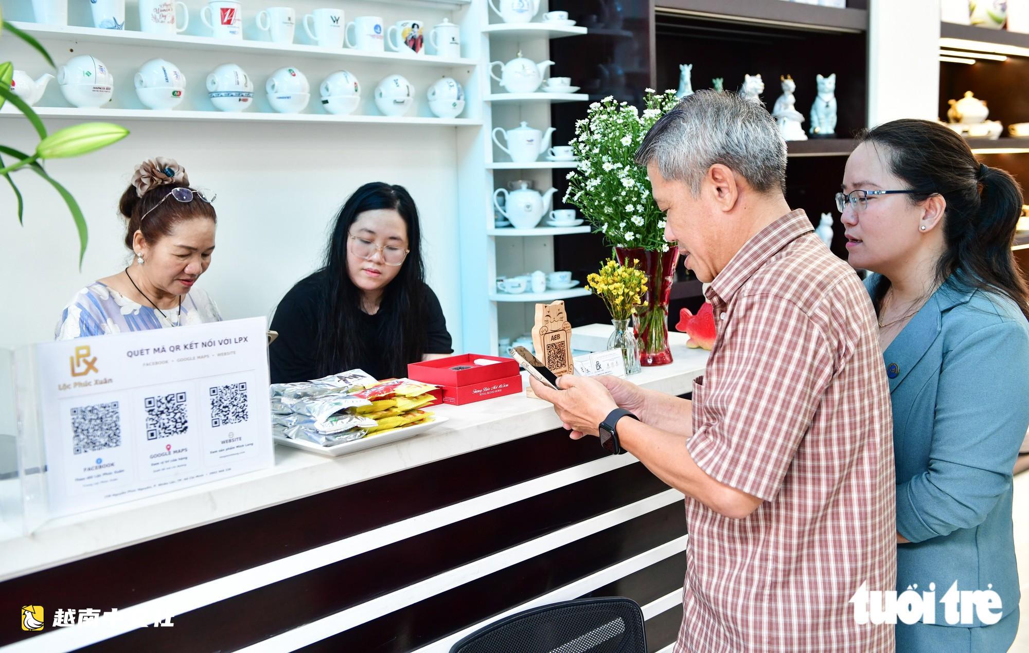 越南阮福元陶瓷街:商戶承諾明碼標價,坊政府監督落實