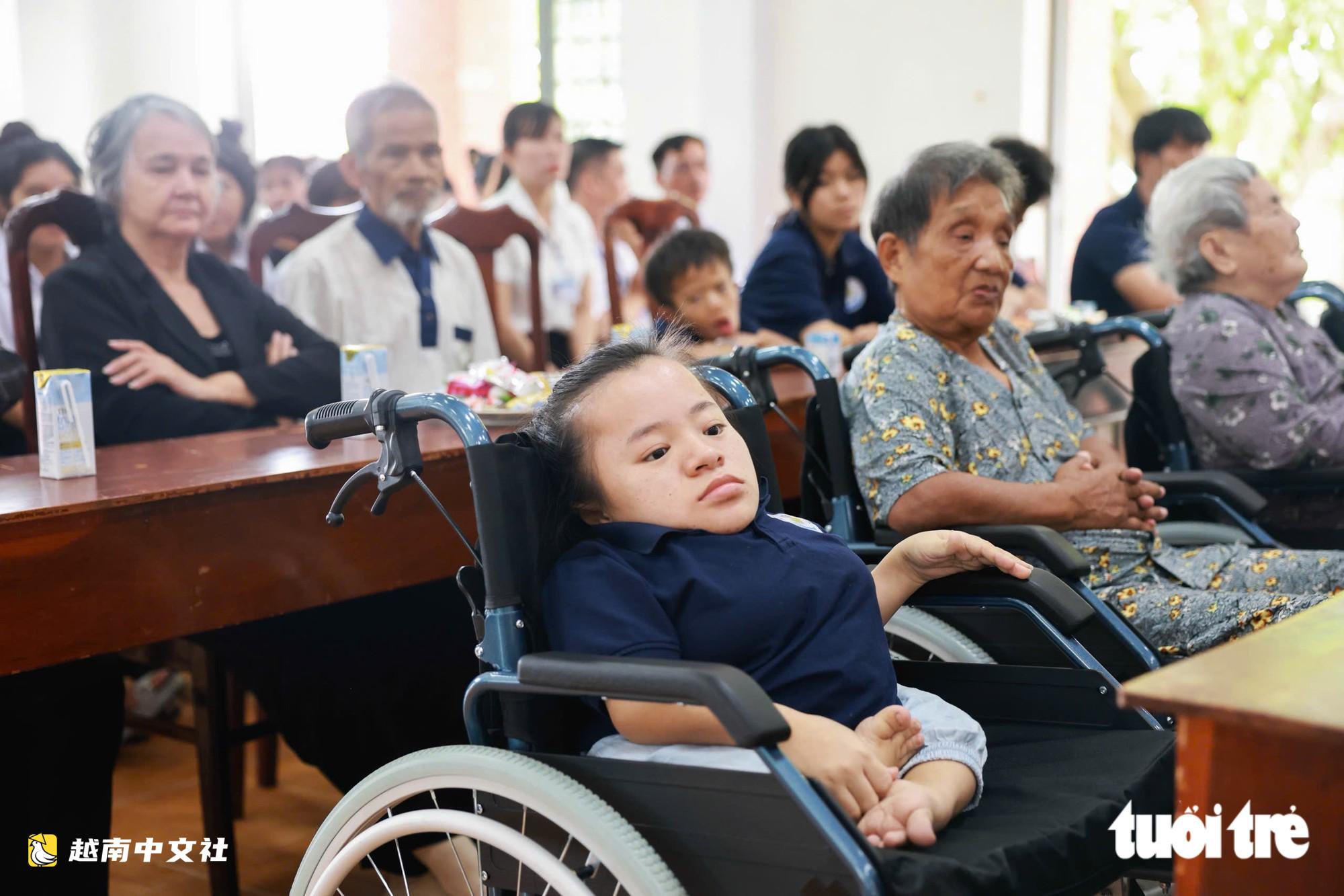 為越南廣義省的一個‘共同之家’添畫太陽