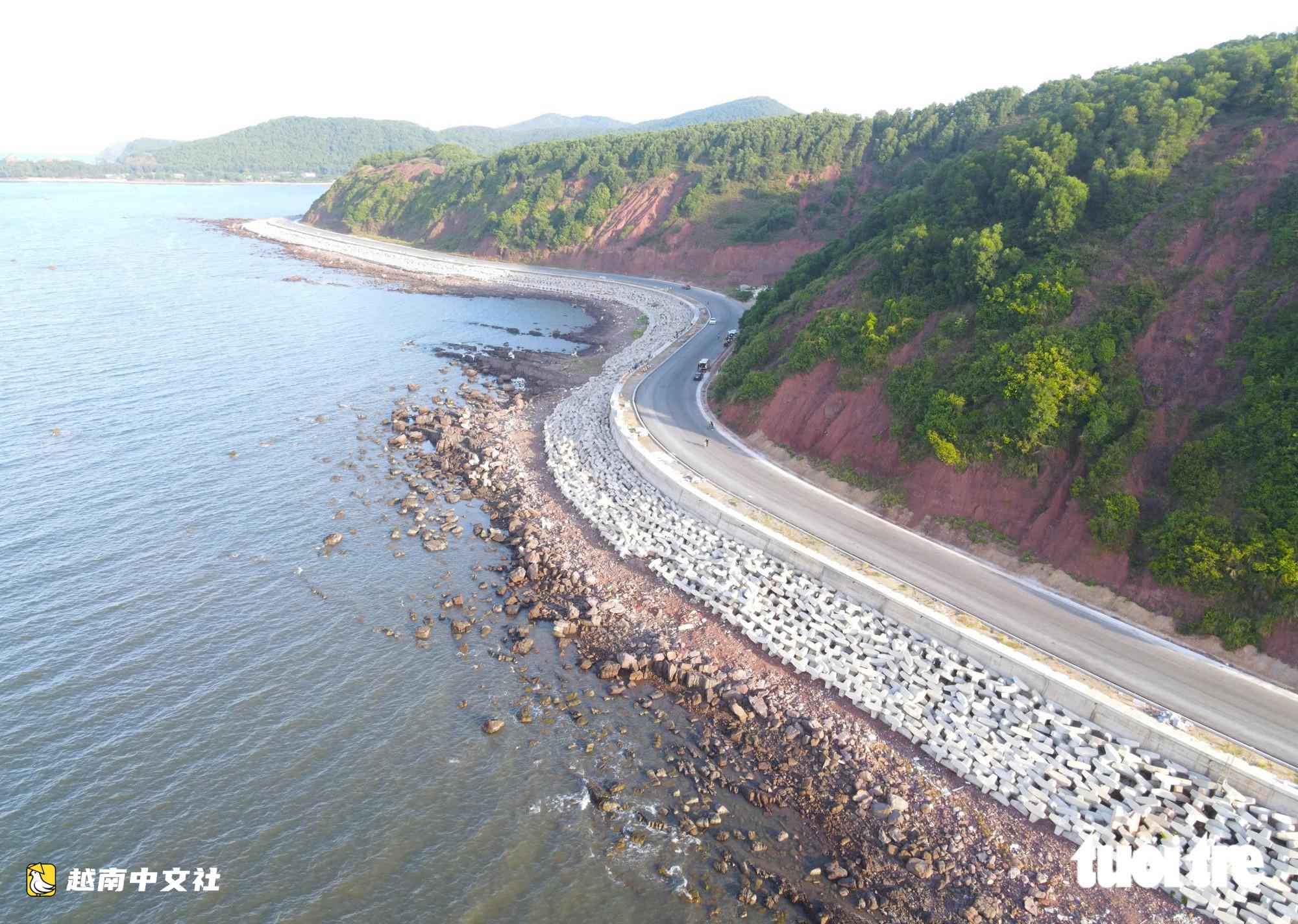 越南沿海公路寬闊暢通卻限速30-40公里/小時,令司機困惑
