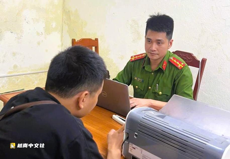 越南岑山警方調查男快遞員與收貨顧客鬥毆事件