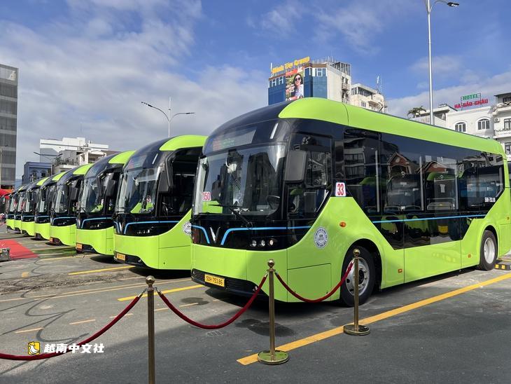 胡志明市公共交通服務1400萬市民:乘客量上升,公交車越來越漂亮