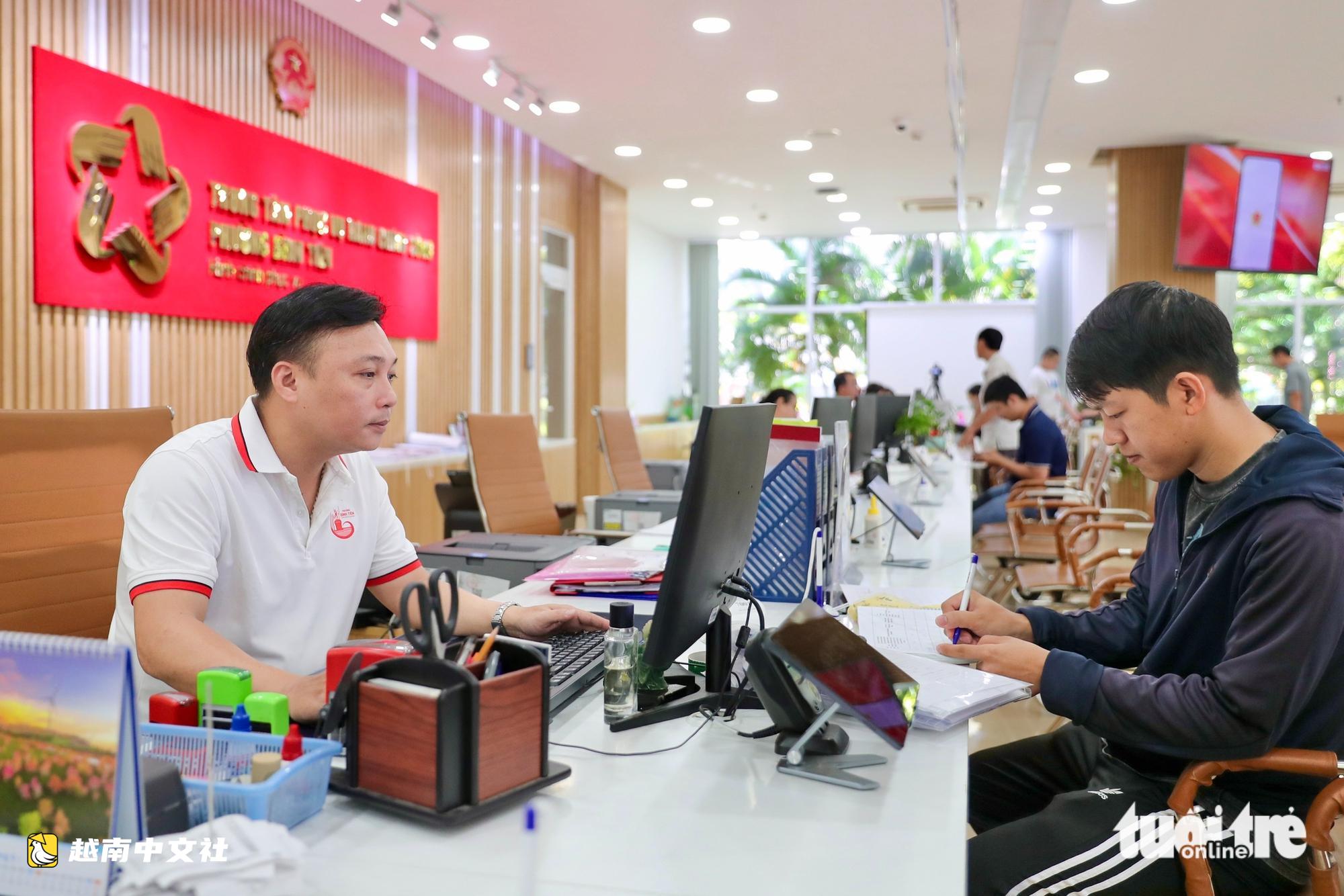 越南10月14日早報:研究並在符合條件的地方建設社會主義學校模式