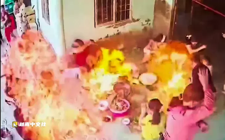 越南海防疑似制炮爆炸致兩人倒地不動