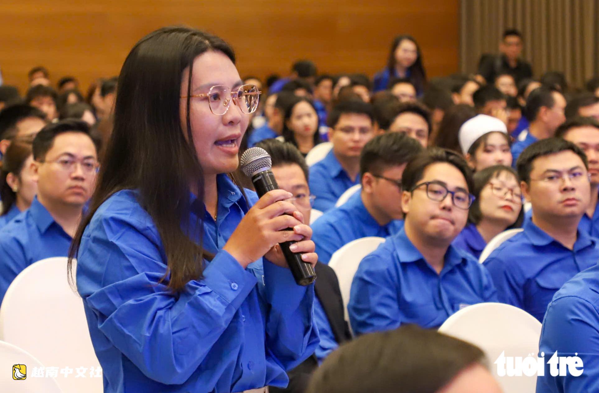 越南總理黎明興與青年對話:政策和機制必須幫助青年獲得資金、輕鬆創業、提出建議並主持