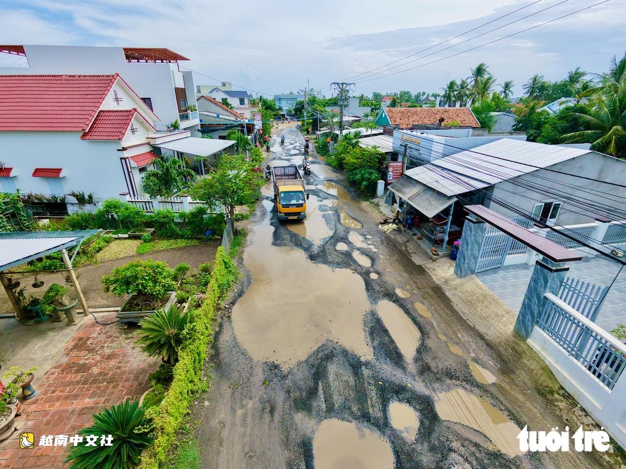 越南ĐT649公路通石盤灘名勝路段雨後變“坑洞陷阱”,誰之責?