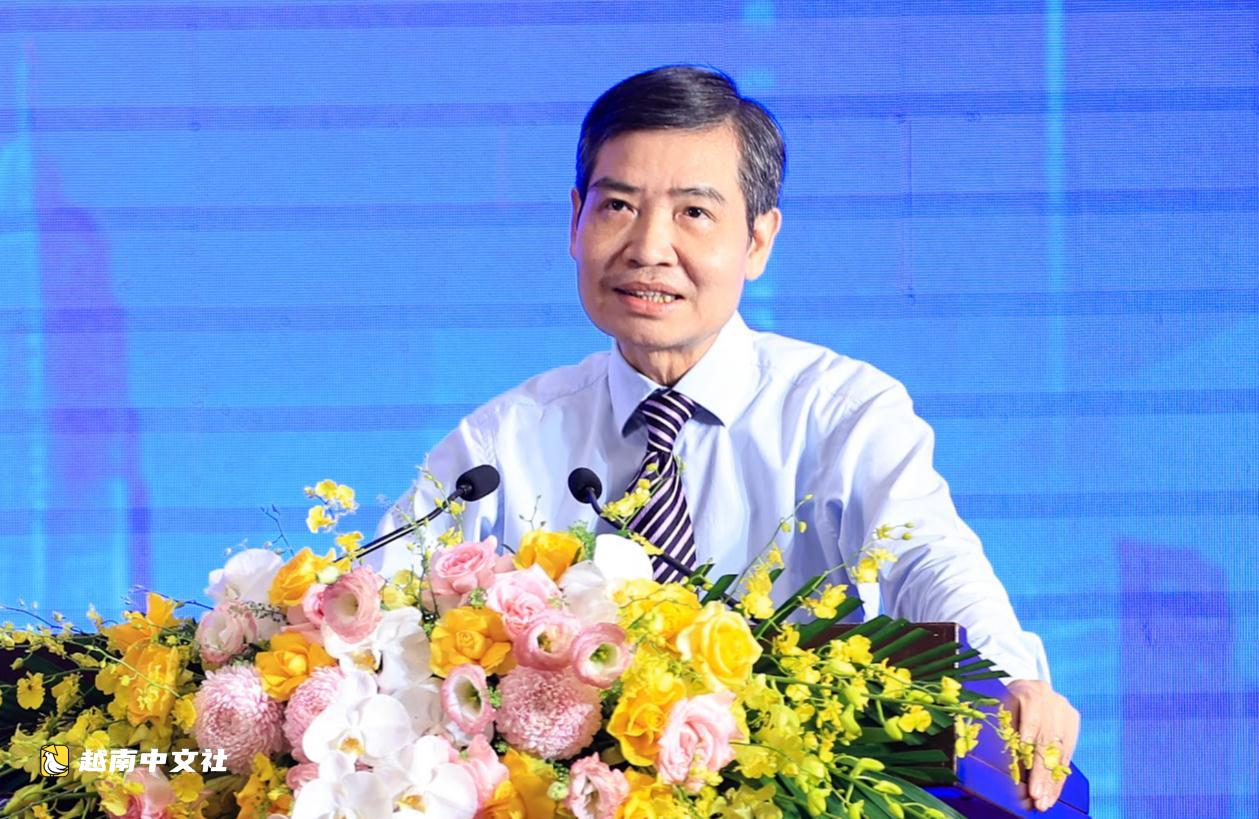 越南總理黎明興與青年對話:政策和機制必須幫助青年獲得資金、輕鬆創業、提出建議並主持