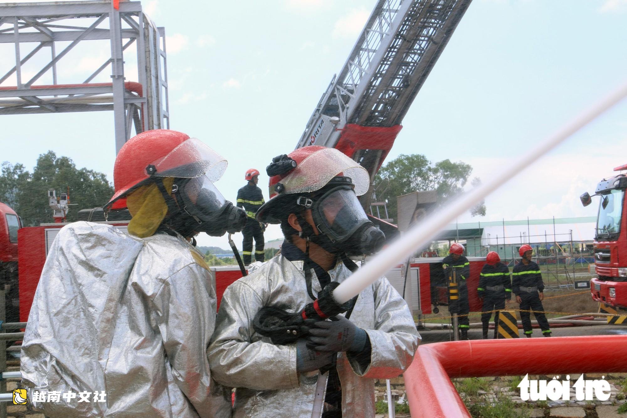 越南逾100輛消防車參加南崑山管道燃氣公司火災爆炸事故應急救援演練