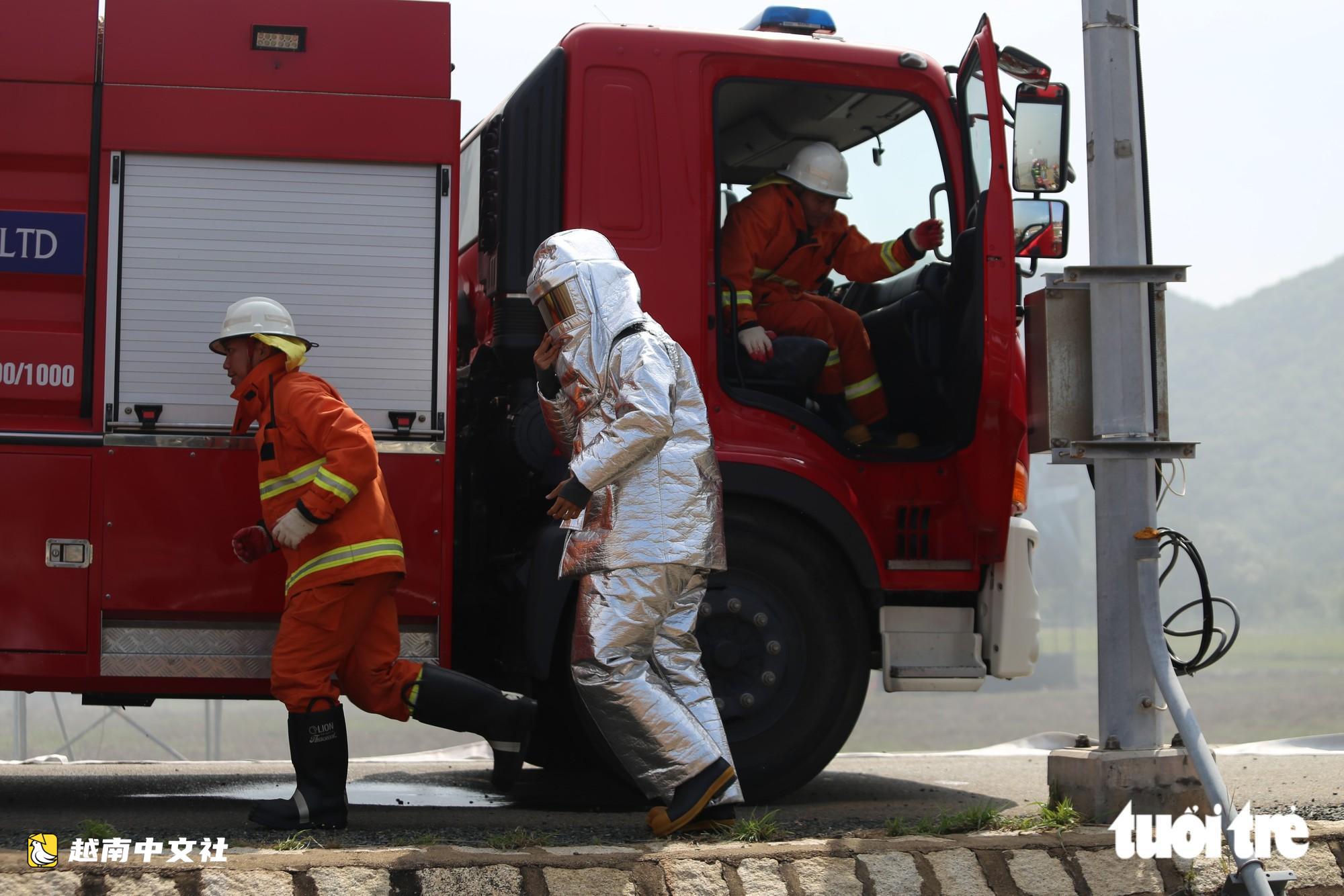 越南逾100輛消防車參加南崑山管道燃氣公司火災爆炸事故應急救援演練
