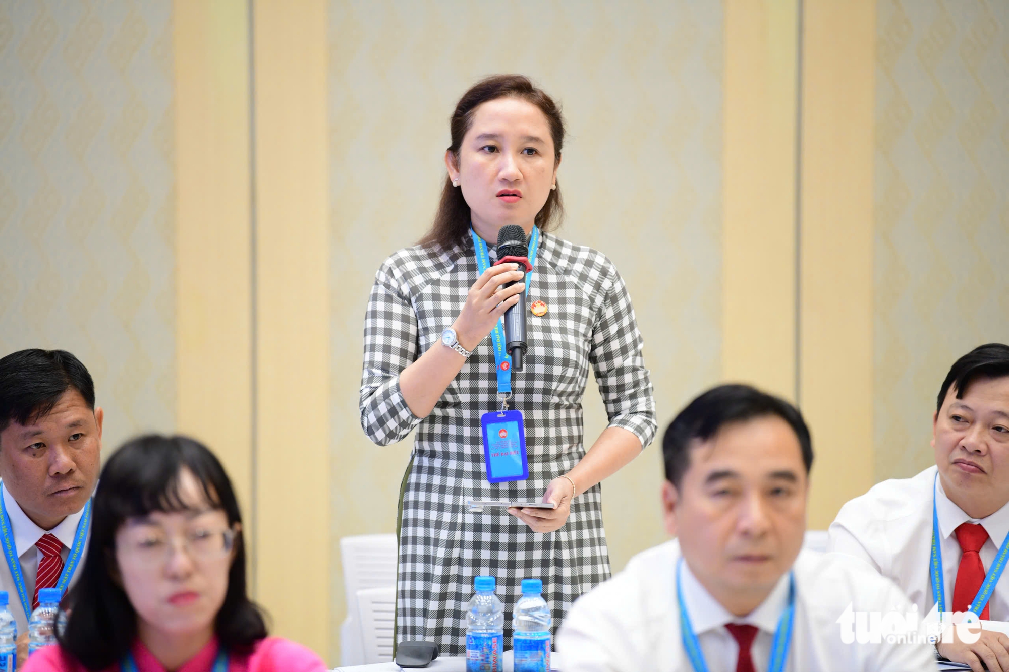 越南胡志明市祖国阵线大会上的许多热心贡献