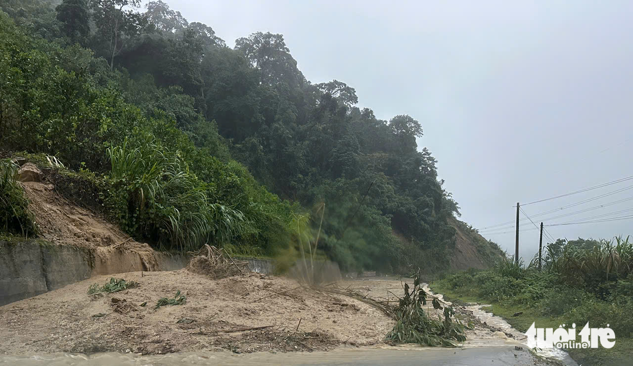 到今天早上，哪些道路尚未通车，中部哪些洪水地区停电？