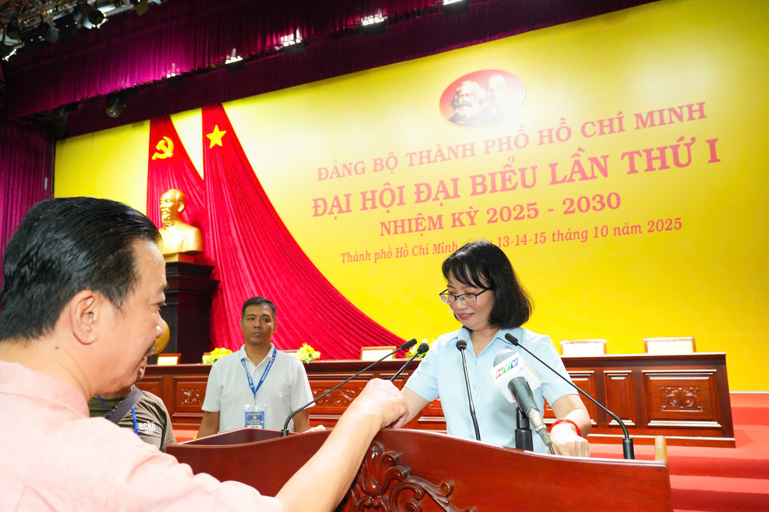 胡志明市完成准备工作，准备迎接合并后的首次党代会