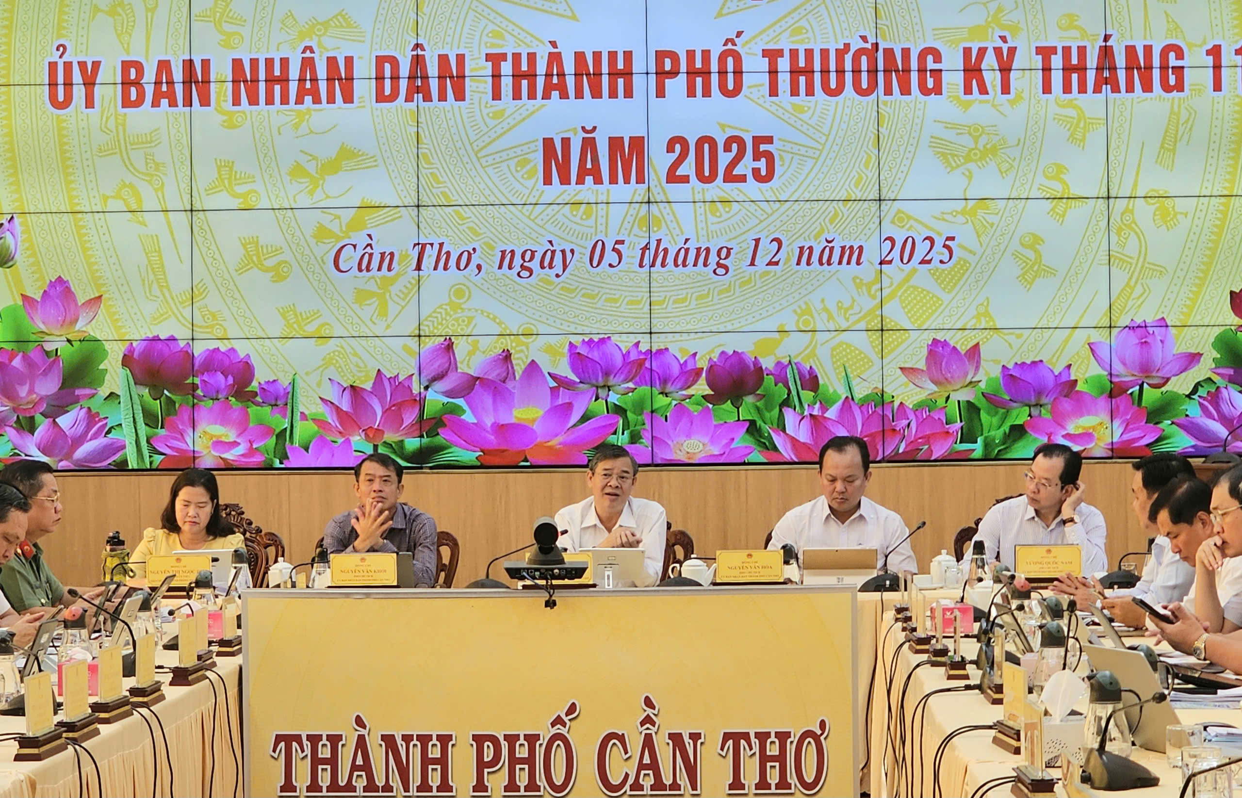 芹苴市主席建议局长为干部、党员‘传递灵感’