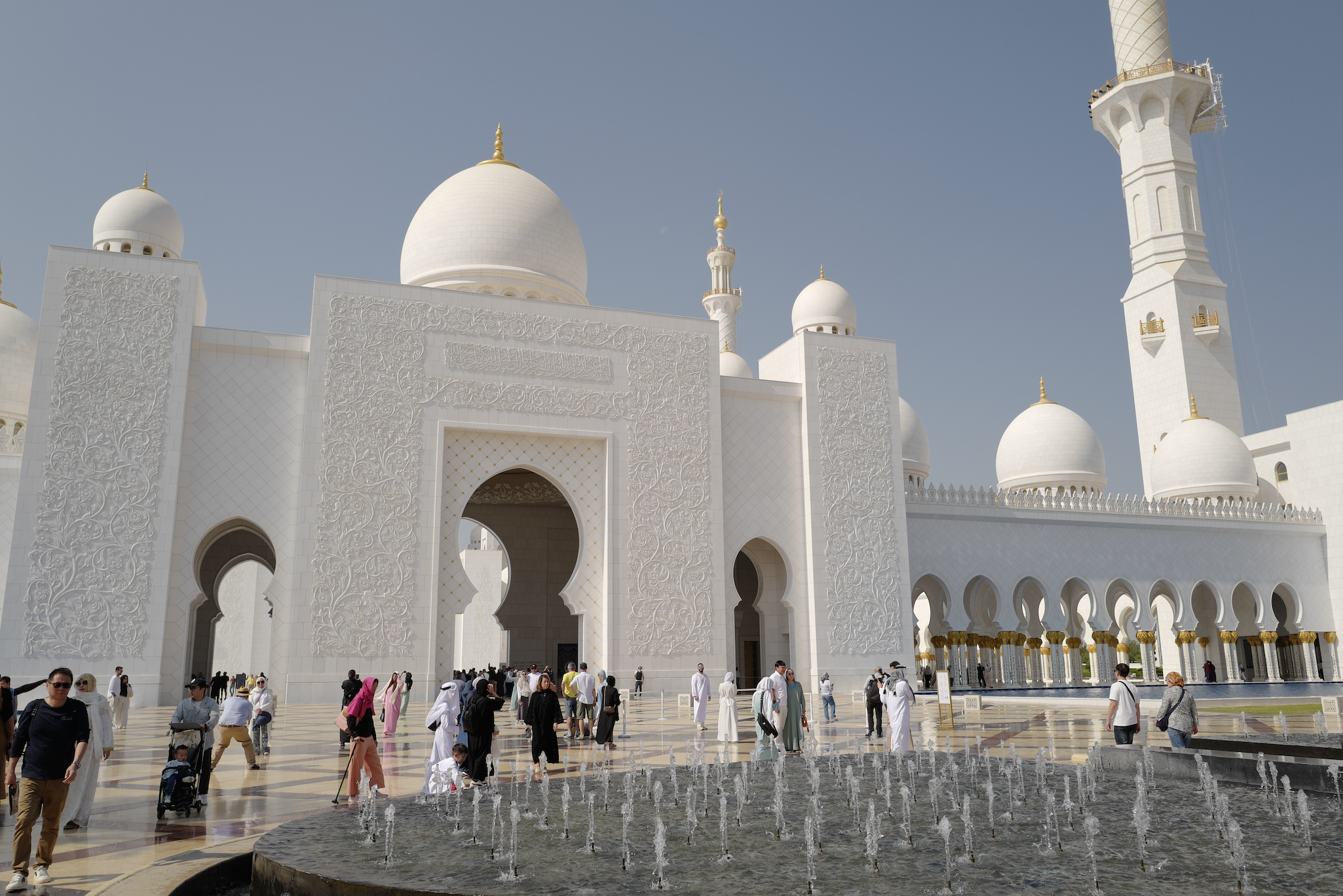 许多游客的习惯在阿联酋最大的清真寺被禁止
