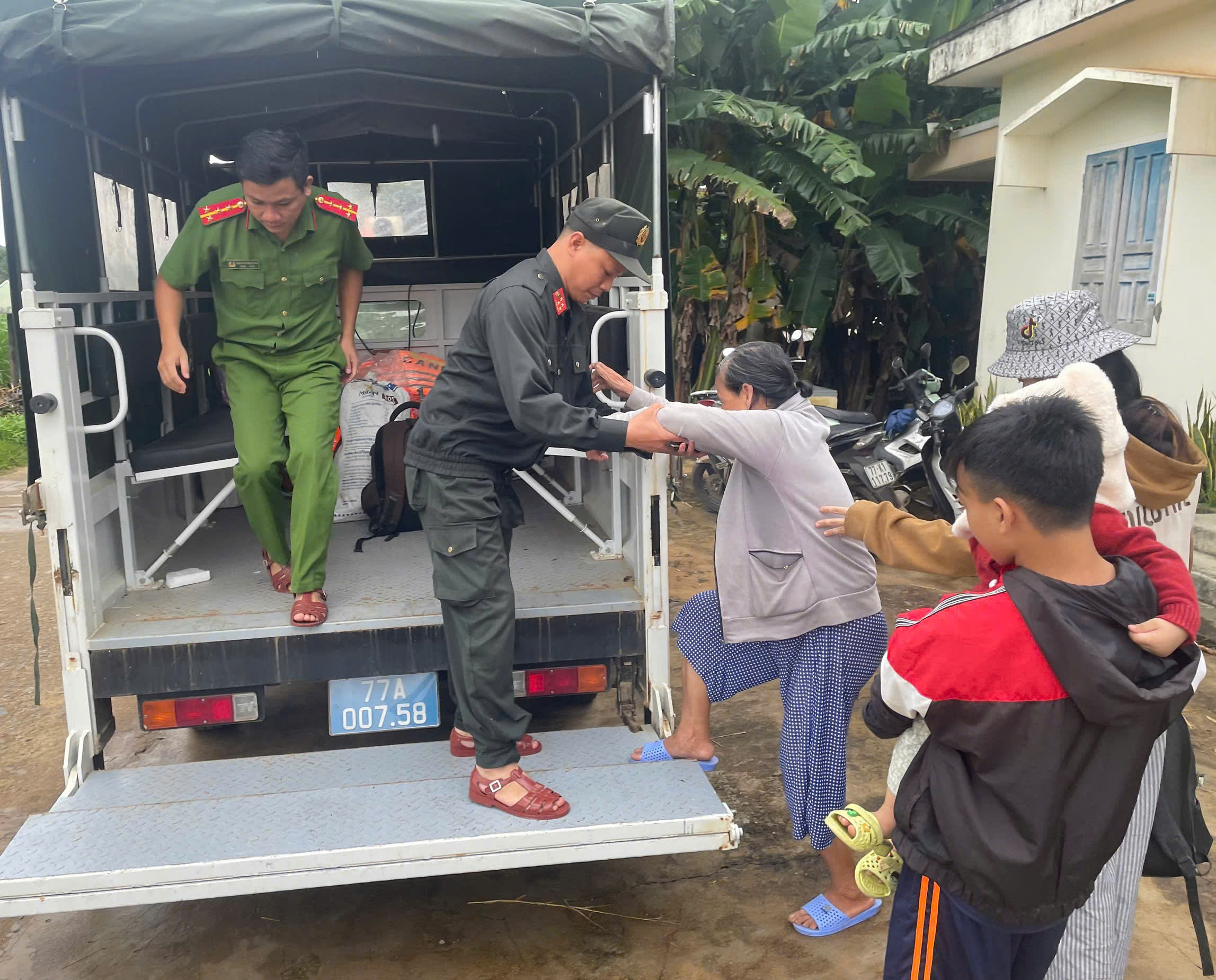 达乐省领导动员民众疏散，嘉莱省6,654户紧急疏散躲避13号台风