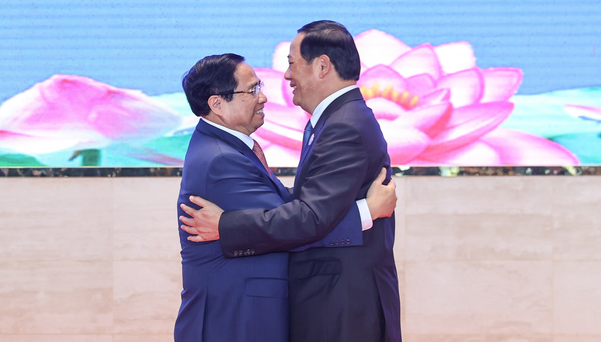 实现越南-老挝“战略对接”