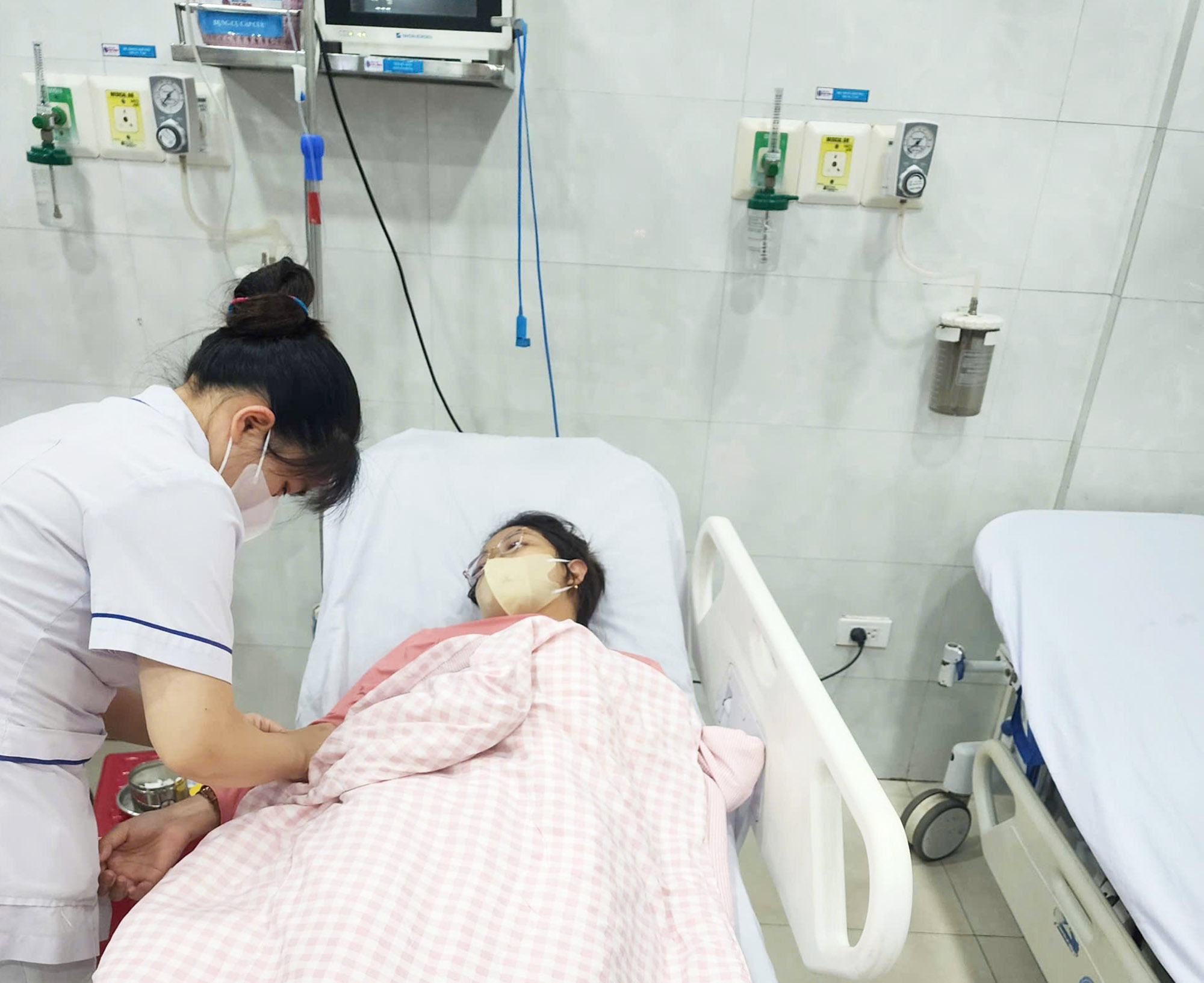 广南省：20人住院，疑因食用面包后食物中毒