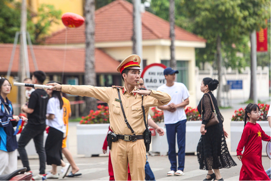 增加道路封闭时间以服务于8月27日的阅兵预演和游行