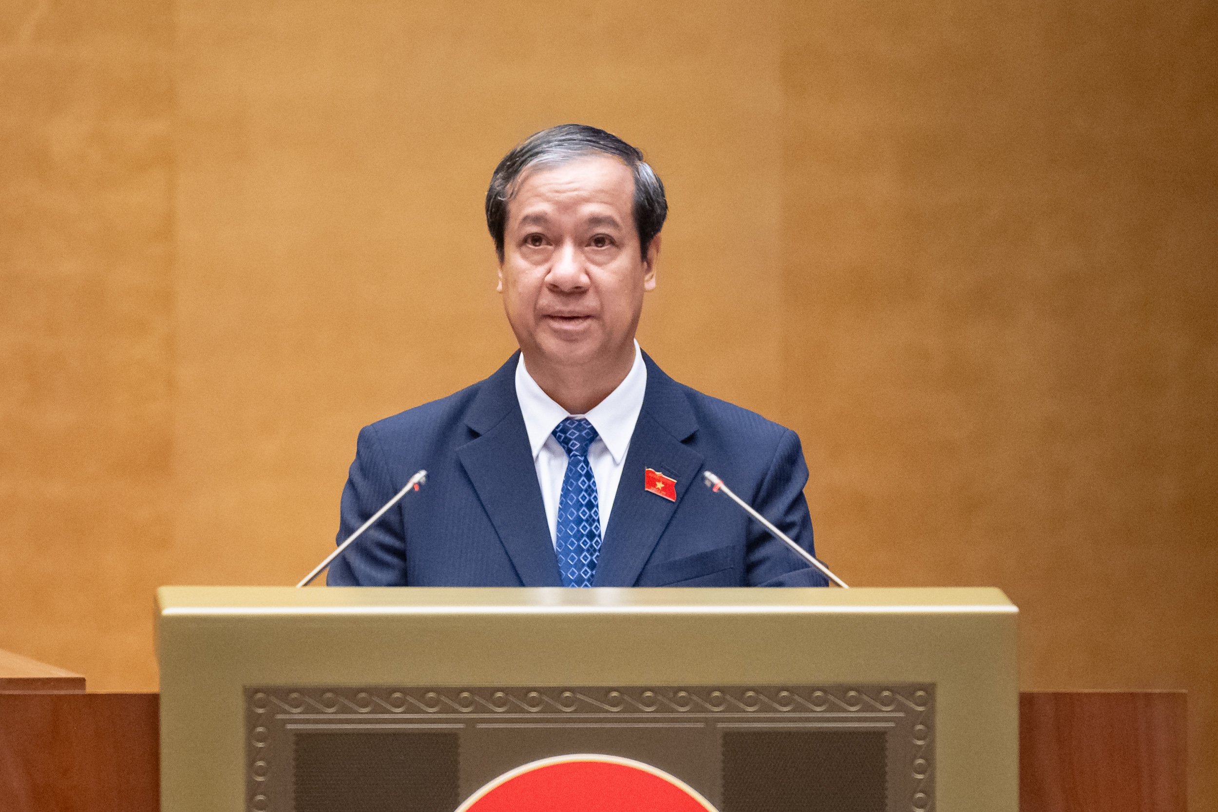 代表称补习班规定效果不佳，部长表示评估为时尚早