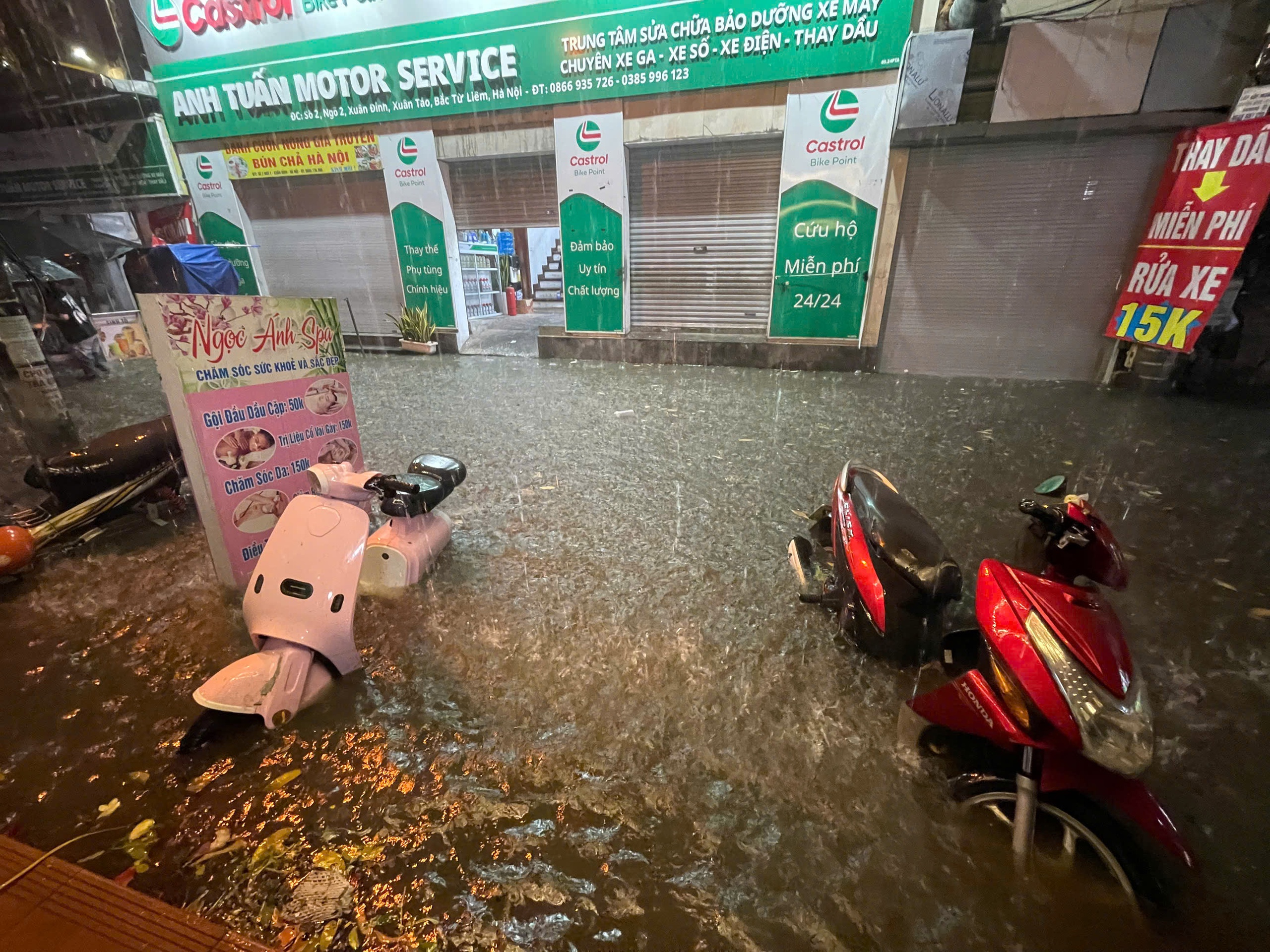 河内大雨如注，多条街道深积水