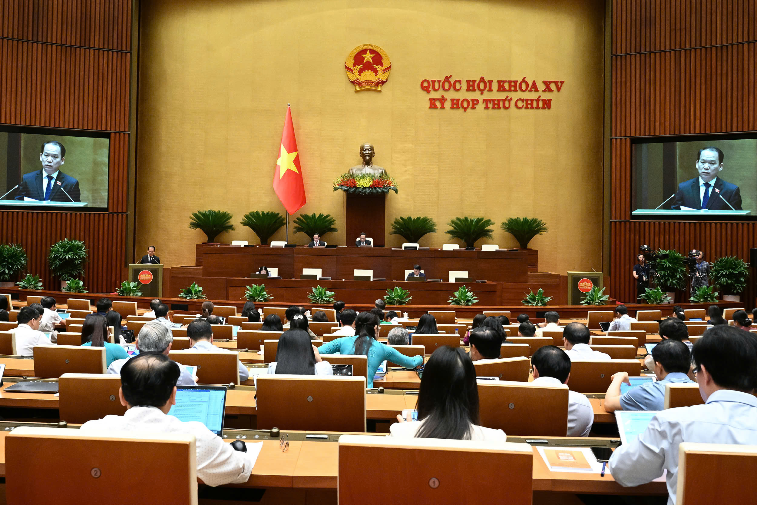 5月27日早间新闻：国会讨论废除8项罪名的死刑，其中包括贪污、受贿罪