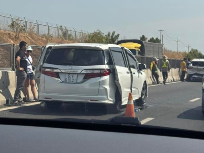 金兰-永好高速公路上发生四车连环相撞事故