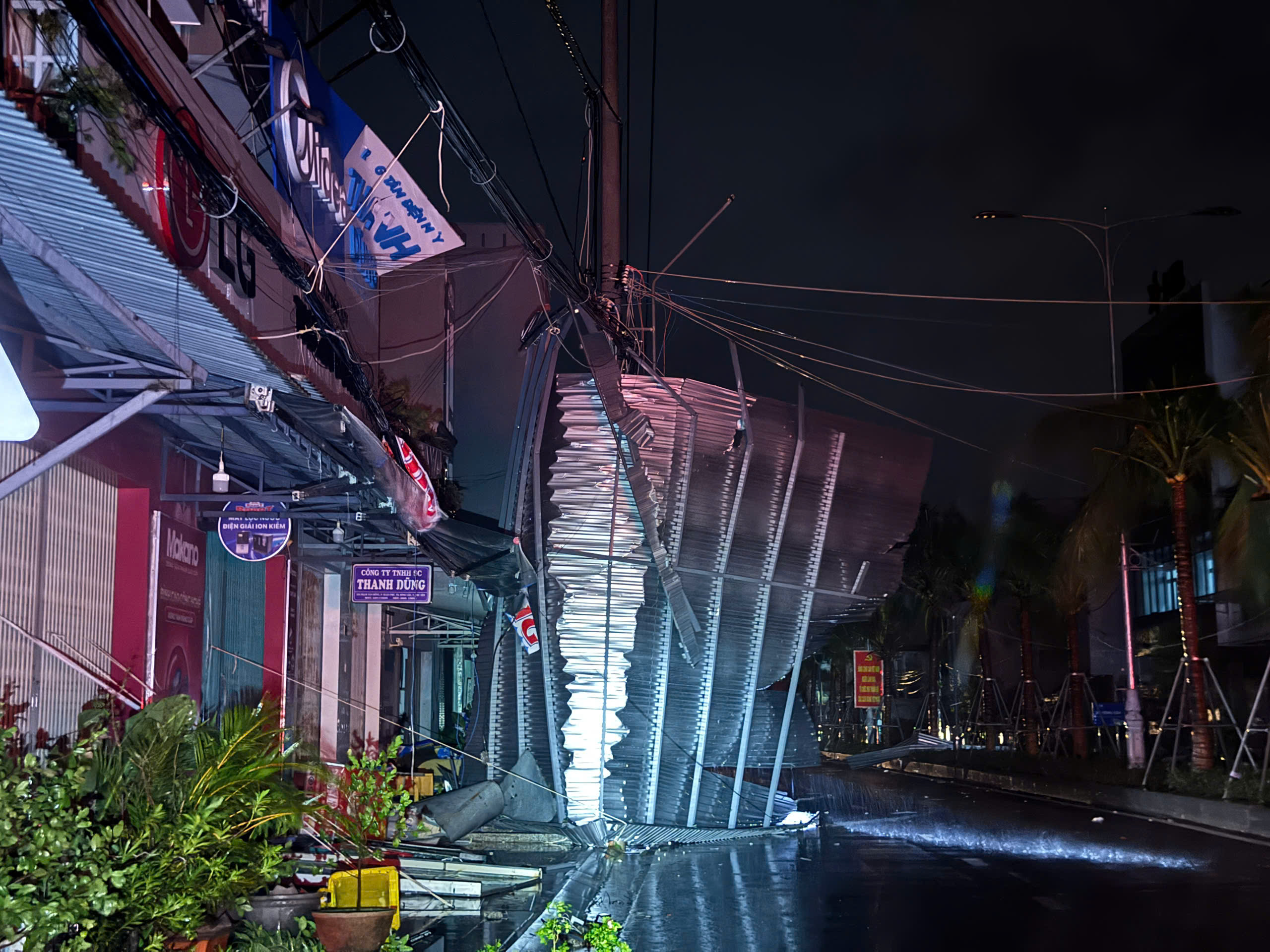 台风Kalmaegi在多地造成严重损失