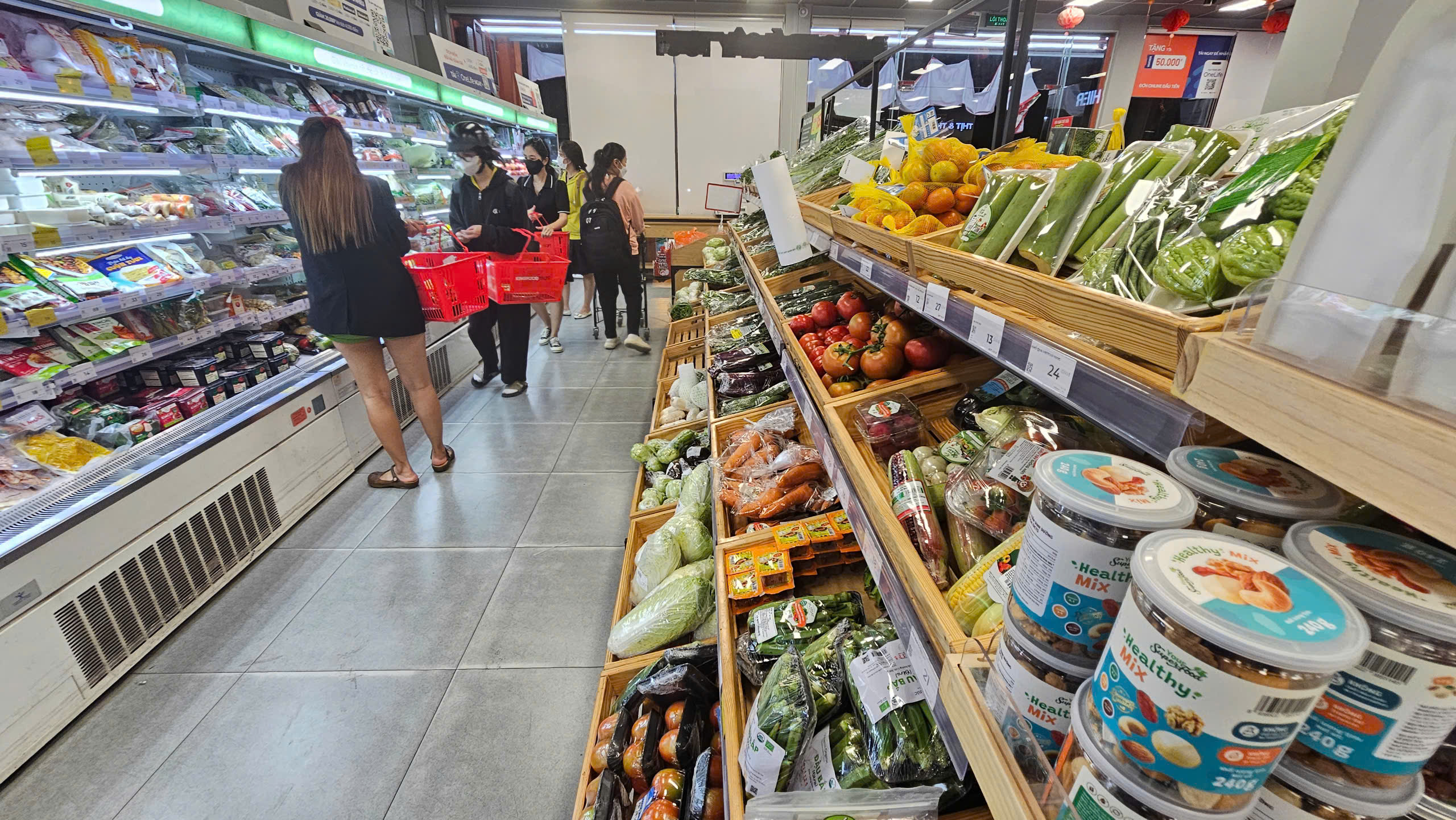 胡志明市：多地蔬菜、鸡蛋早早售罄，超市确认货源充足，促销多多