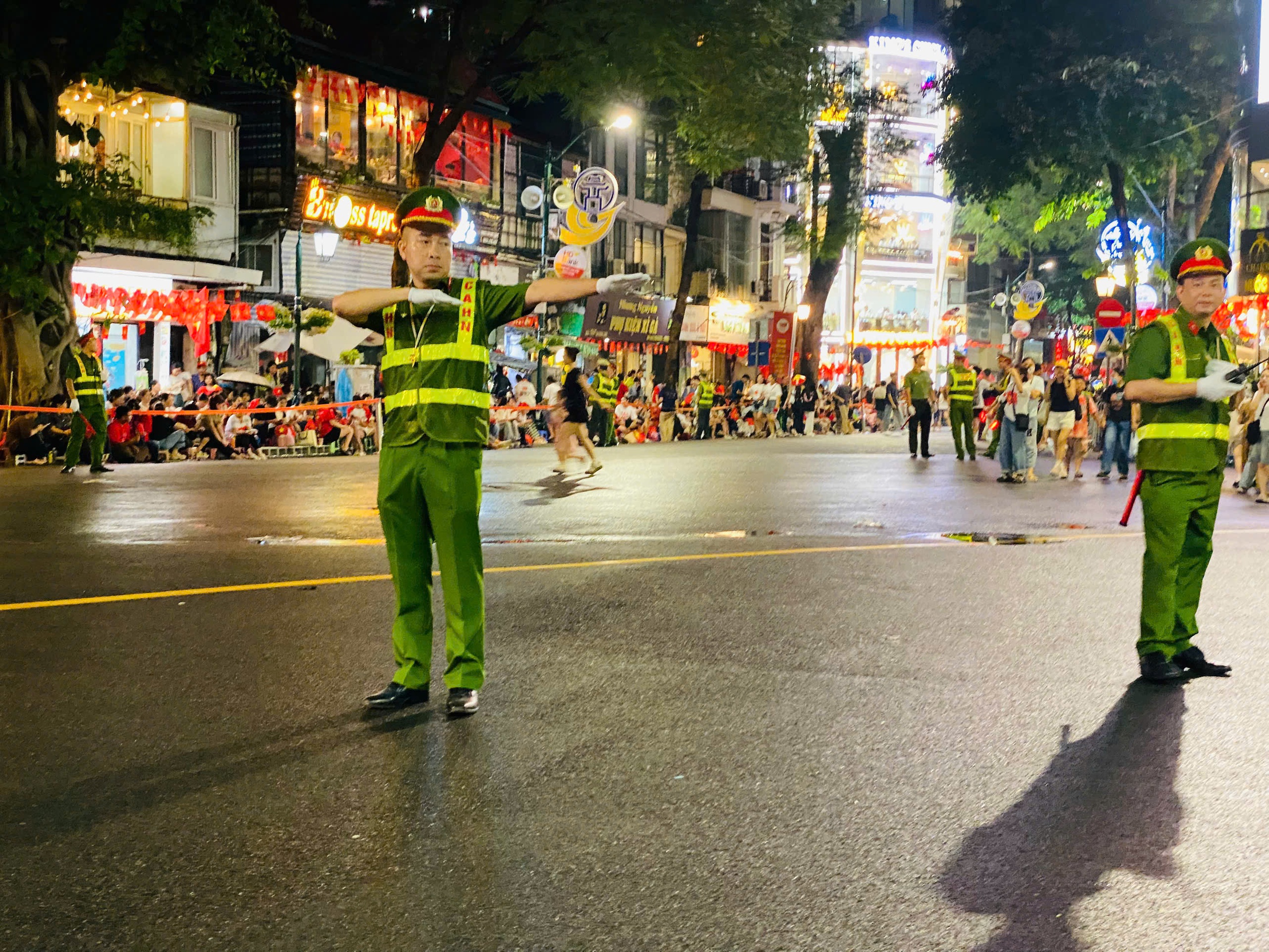 禁止汽车进入巴亭广场区域，准备阅兵和游行总排练
