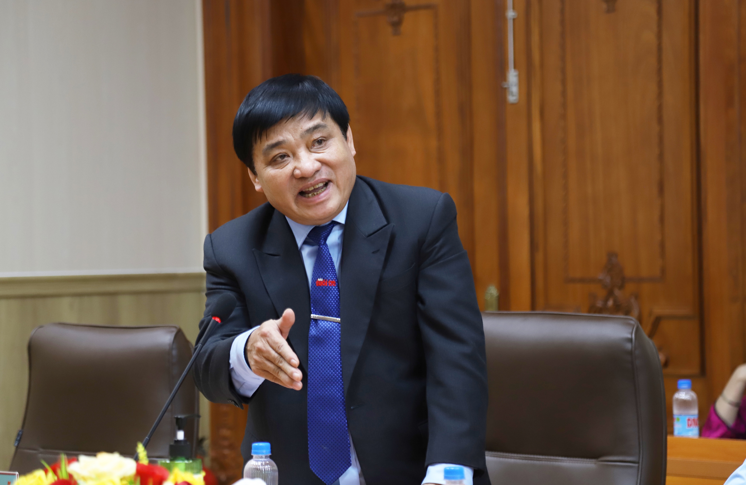 南芹苴大学与青年报签署培训合作协议