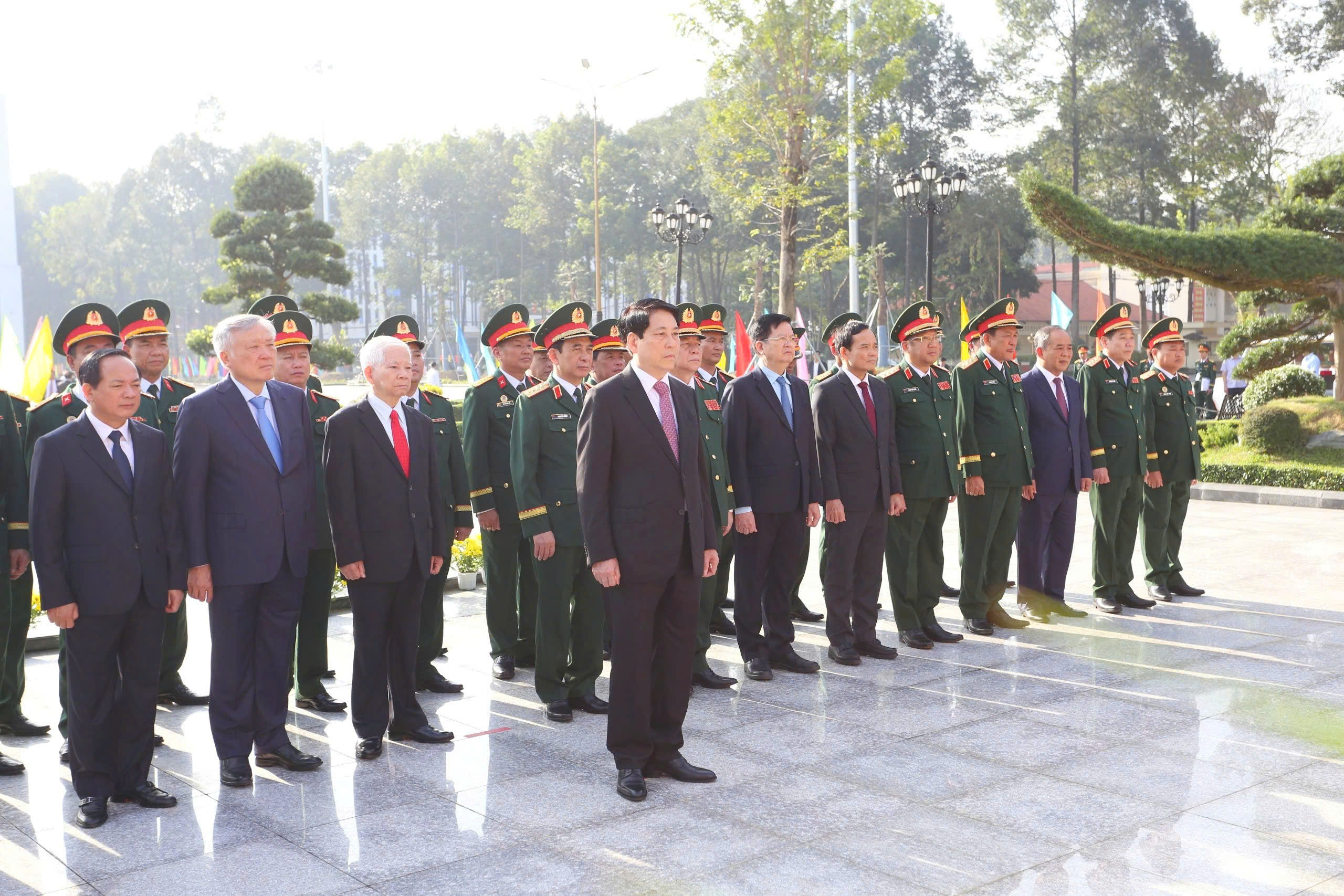 国家主席梁强出席第七军区成立80周年纪念活动