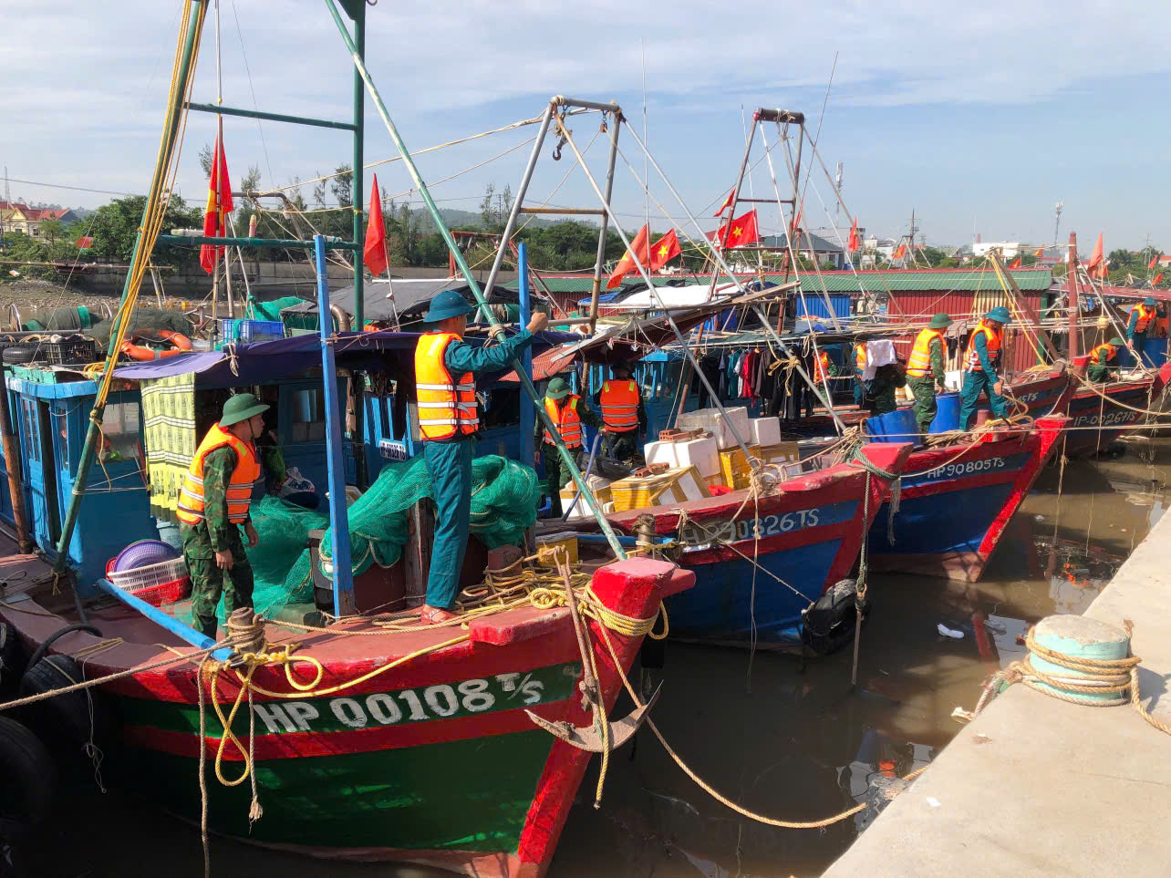 台风玛瑙：白龙尾特区已出现5-6级风，阵风7级