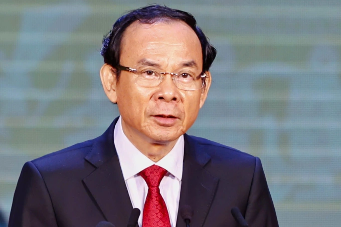 阮文年担任党代会文件小组常务副组长