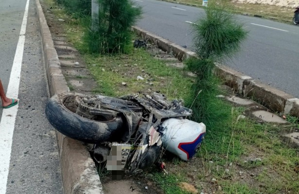 大型摩托车与摩托车之间的交通事故，摩托车驾驶员丧生