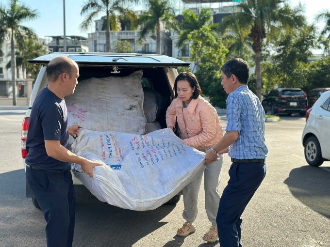 全力救助洪水地区居民