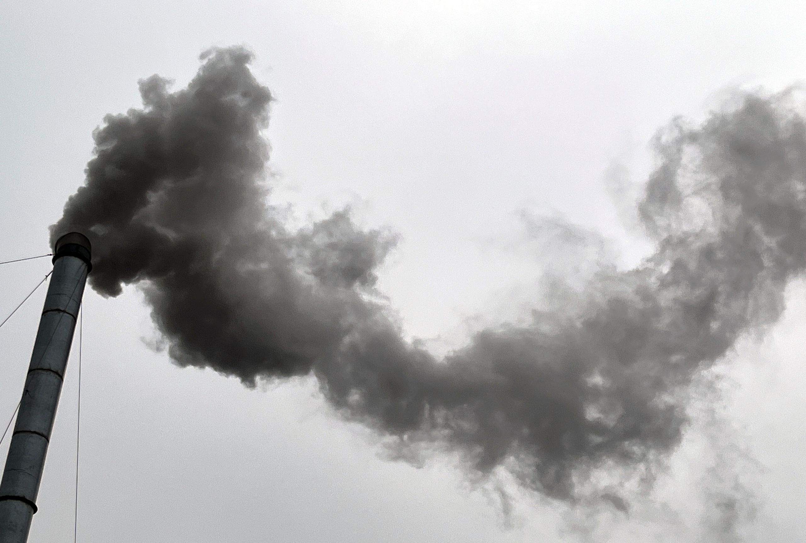 家长将空气净化器借给学校，在教室里立即开启