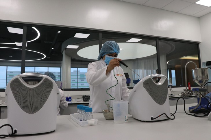 对第十四届党代会文件草案的贡献：激发创新，发挥人民力量