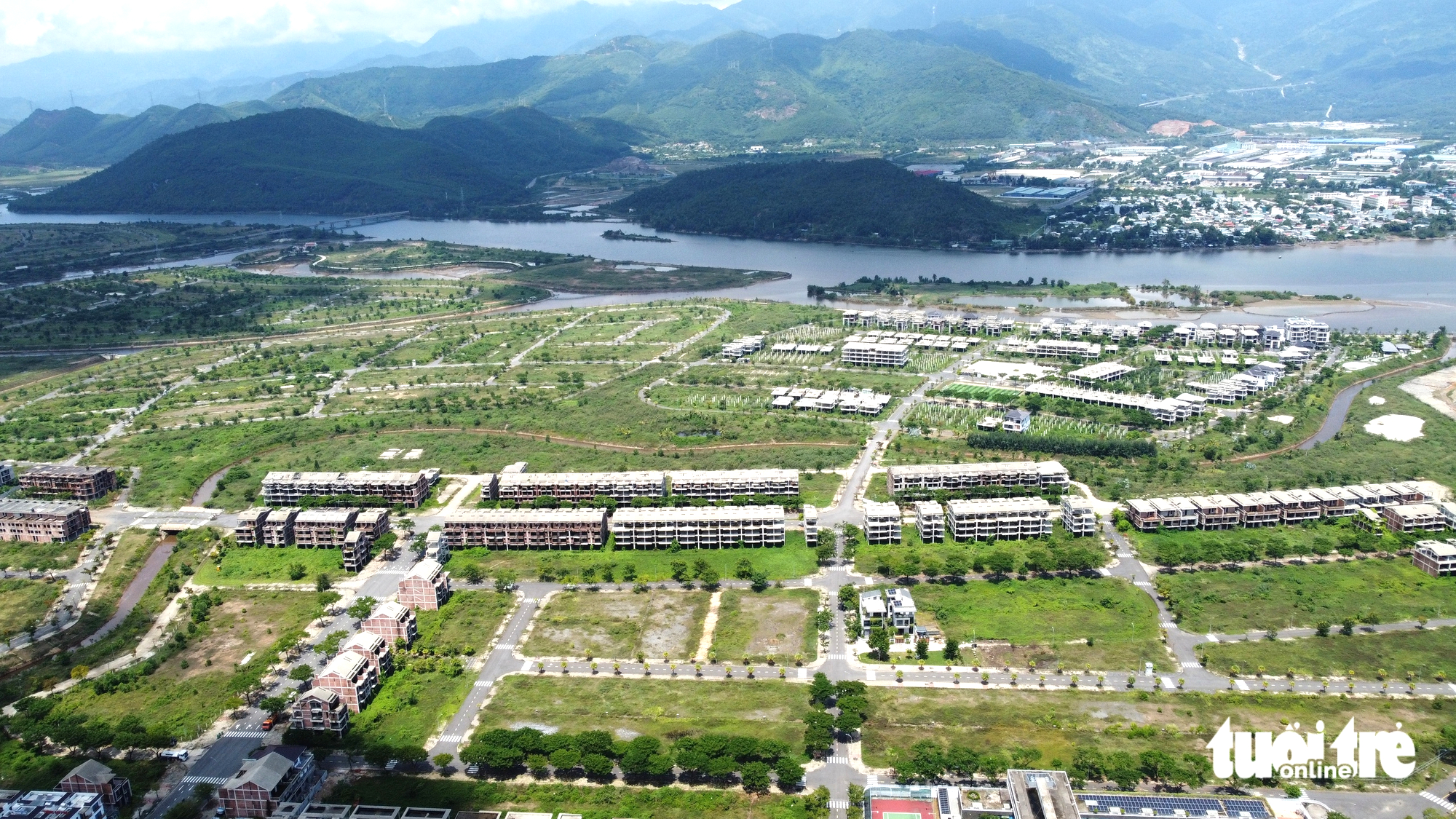 岘港市8位副主席担任工作组组长，解决一系列大型项目的困难