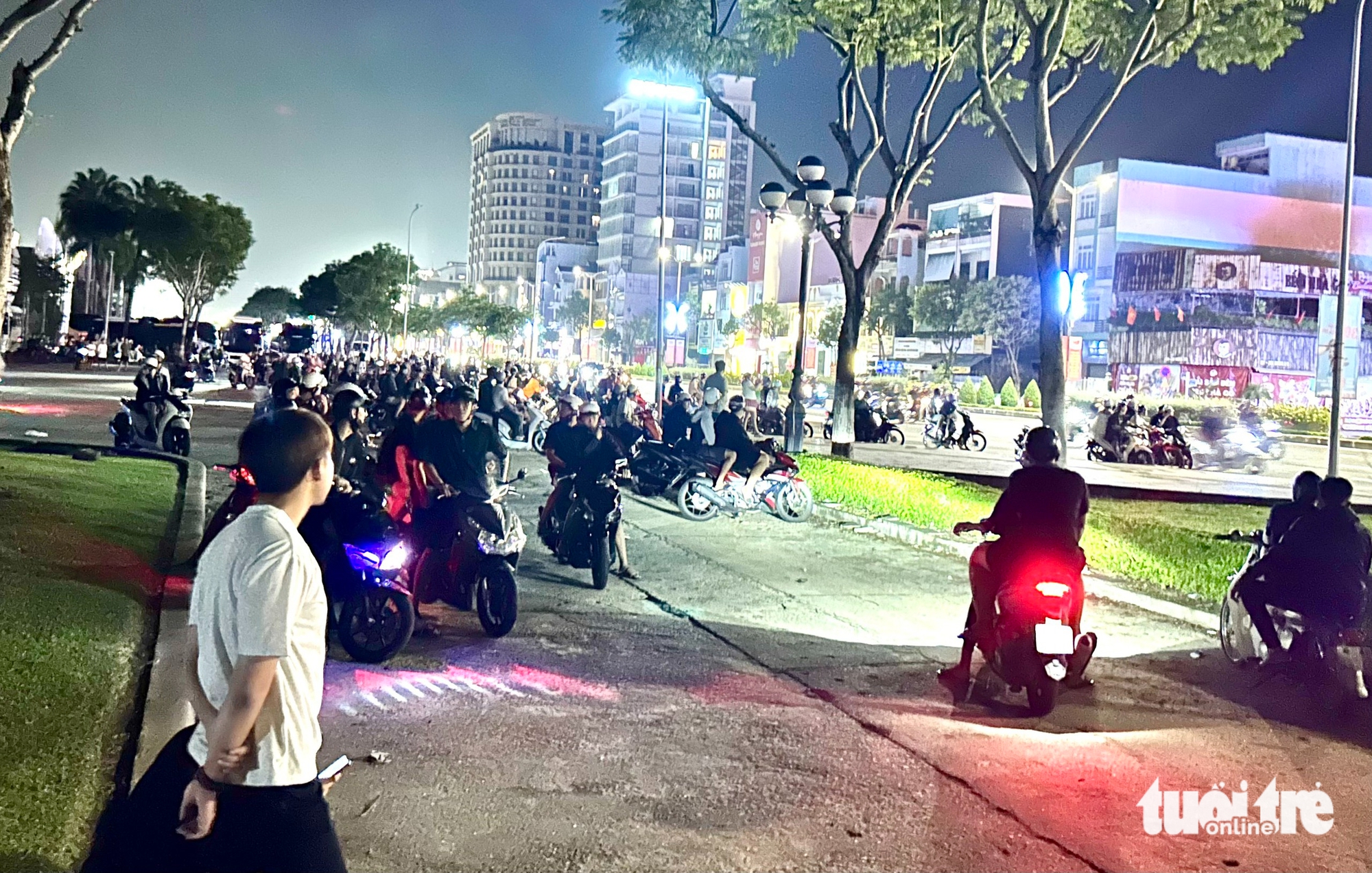 岘港：游客因青年夜间街头骚乱而恐慌