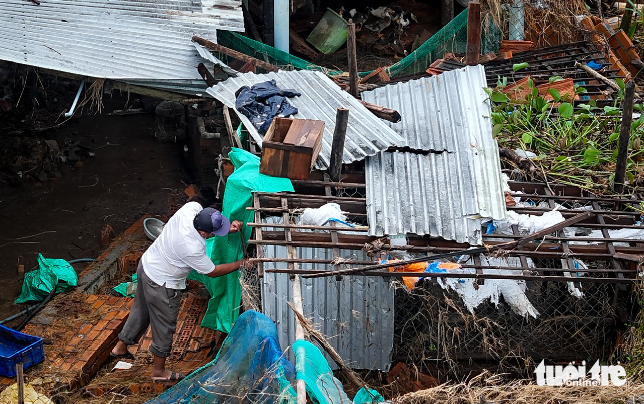 重返洪灾中心和盛：在破碎的房屋中寻找母亲的照片