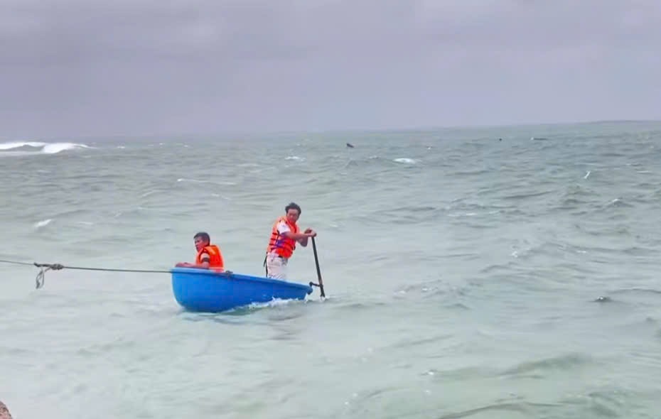 漂流两天穿越风暴并奇迹生还：加油，家里还有妻儿