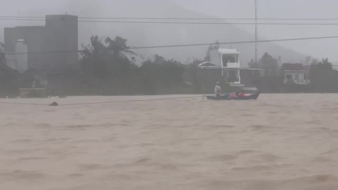 一个月从北到南驾驶救援艇