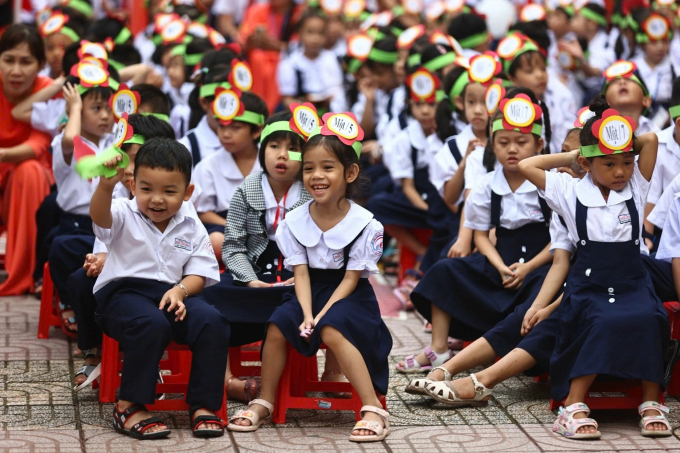 全国公立学校学生自2025-2026学年起免学费