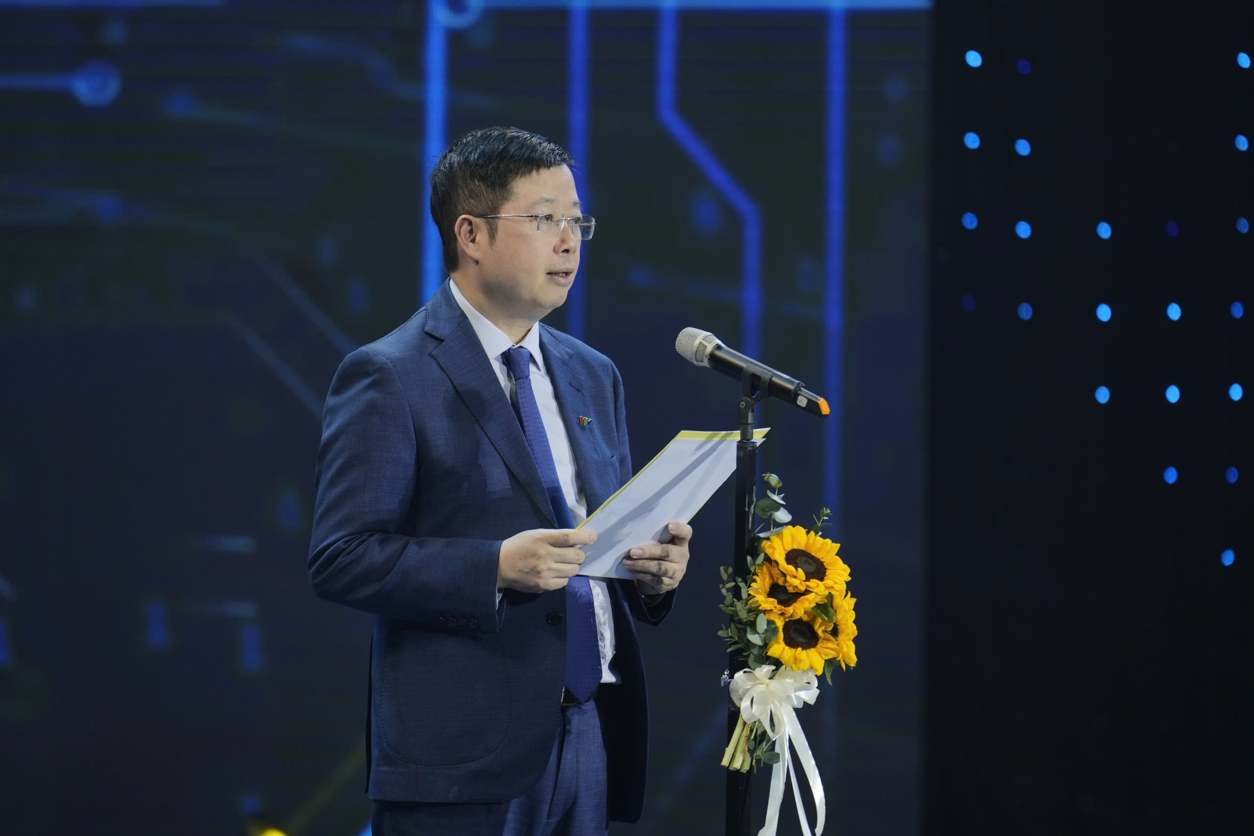 向获得实战人工智能竞赛冠军的队伍颁发10亿越南盾及100万美元奖学金| 越南中文社｜越南新闻与政策信息中文平台