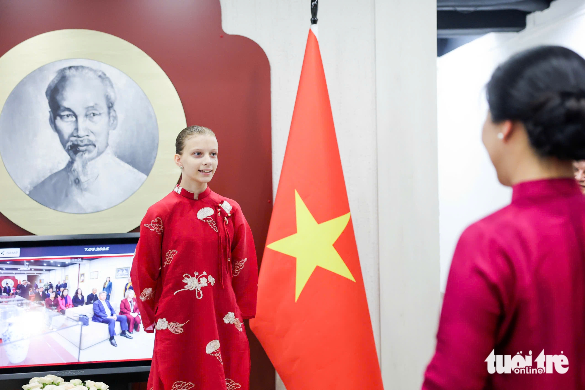 吴芳丽夫人出席圣彼得堡胡志明广场落成典礼