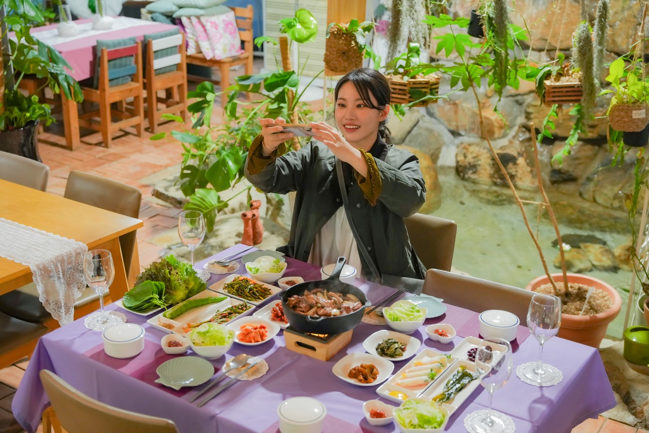 韩国在全北古村推广《月之云画》中的疗愈旅游