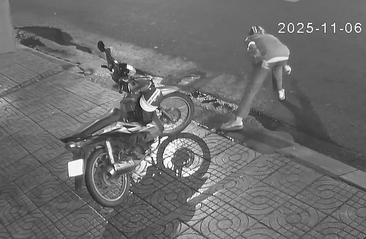 核实胡志明市道路上撒尖锐钉子男子身份