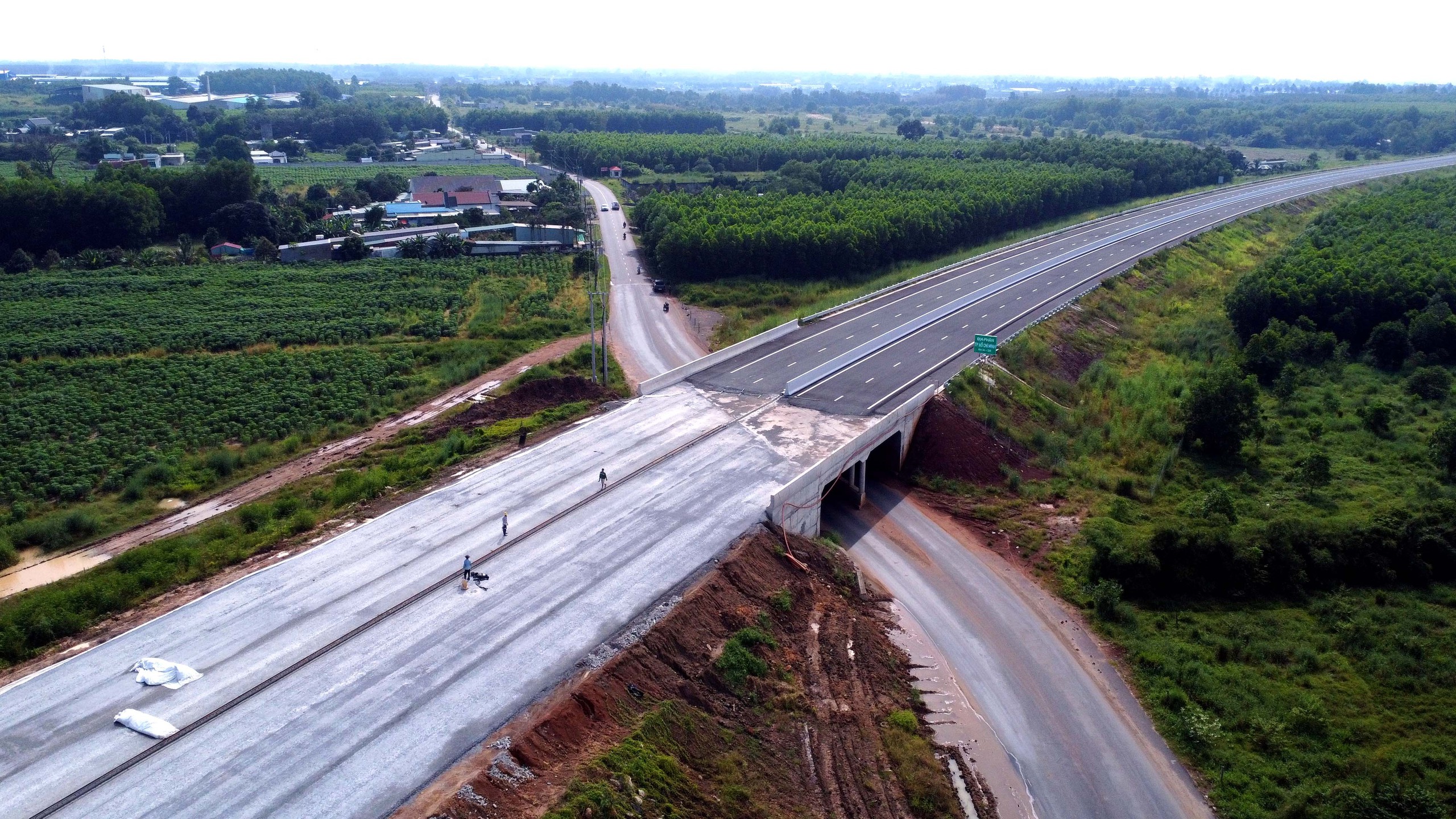 距离通车还有近2个月，边和-头顿高速公路的形态如何？