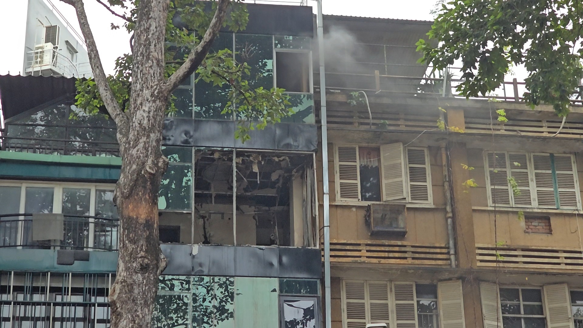 陈兴道街一栋大楼四层发生火灾，警方迅速扑灭