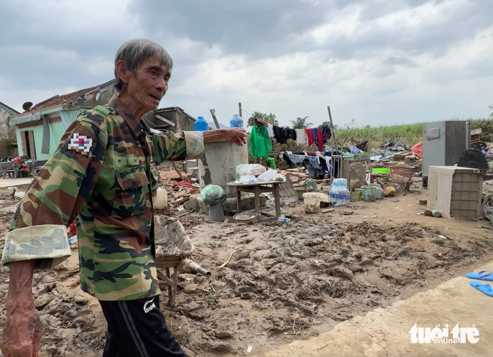 巴河洪水泛滥，白田村一片狼藉